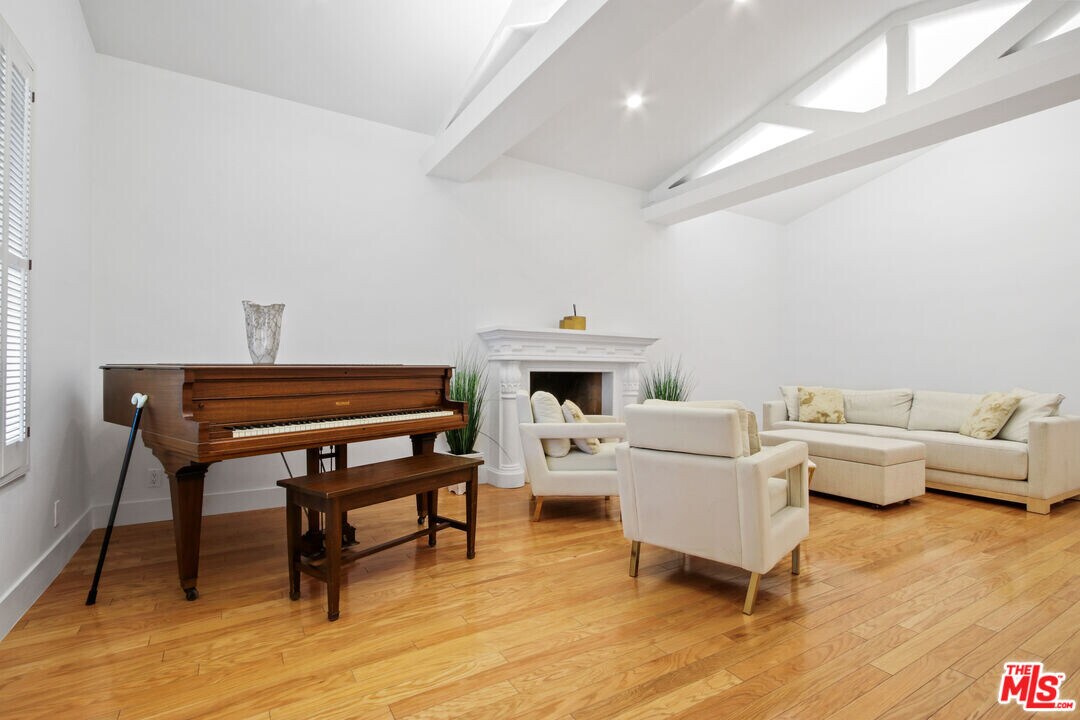 352 S Wetherly Dr in Beverly Hills, CA - Building Photo