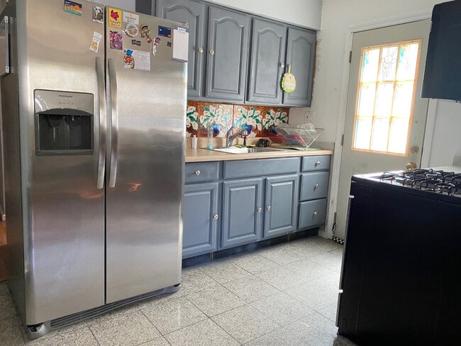 72 Butler Pl in Hempstead, NY - Foto de edificio - Building Photo