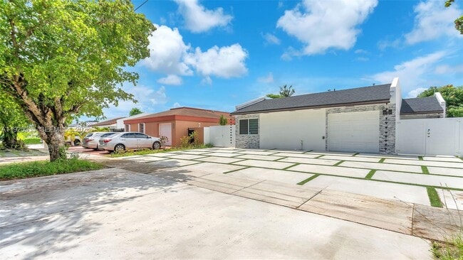 11421 SW 84th St in Miami, FL - Building Photo - Building Photo