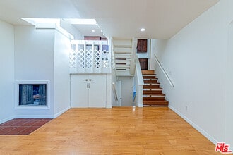 933 S Manhattan Pl in Los Angeles, CA - Building Photo - Building Photo