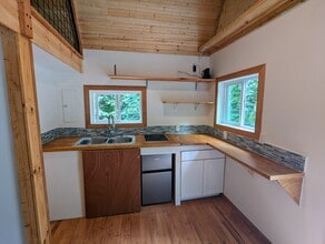 23603 W Lake Kayak Dr, Unit Tiny House in Monroe, WA - Foto de edificio - Building Photo