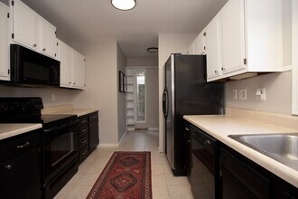 36 Poplar Ct in Fletcher, NC - Building Photo - Building Photo
