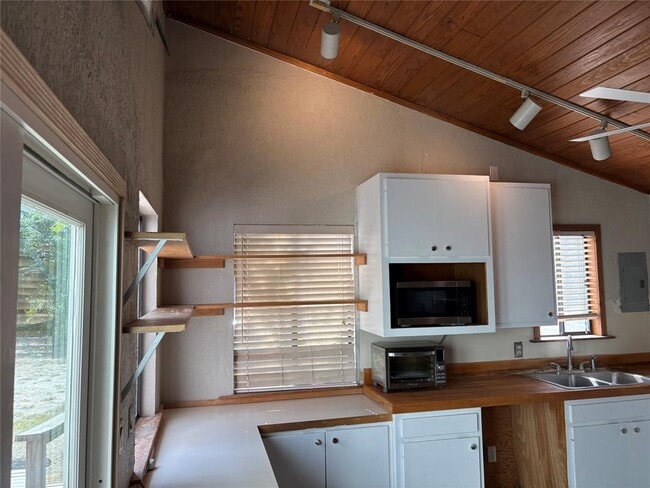 3505 Lone Man Mountain Rd in Wimberley, TX - Building Photo - Building Photo