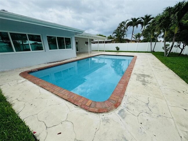 property at 2432 SE 13th St