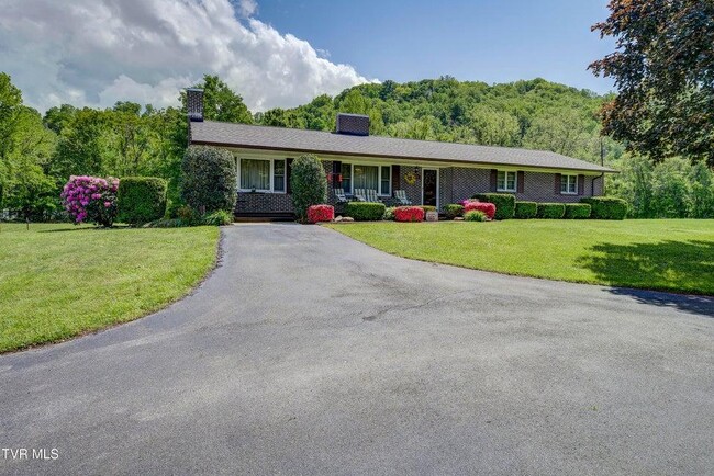 200 McCurry Ln in Erwin, TN - Building Photo - Building Photo