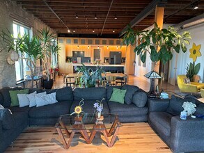 319 SW 5th St, Unit Suite 300 in Des Moines, IA - Building Photo - Building Photo