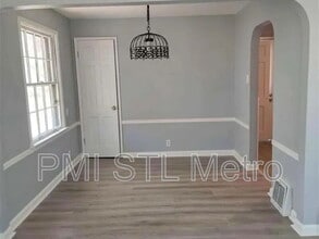 8146 Rector Dr in St. Louis, MO - Building Photo - Building Photo