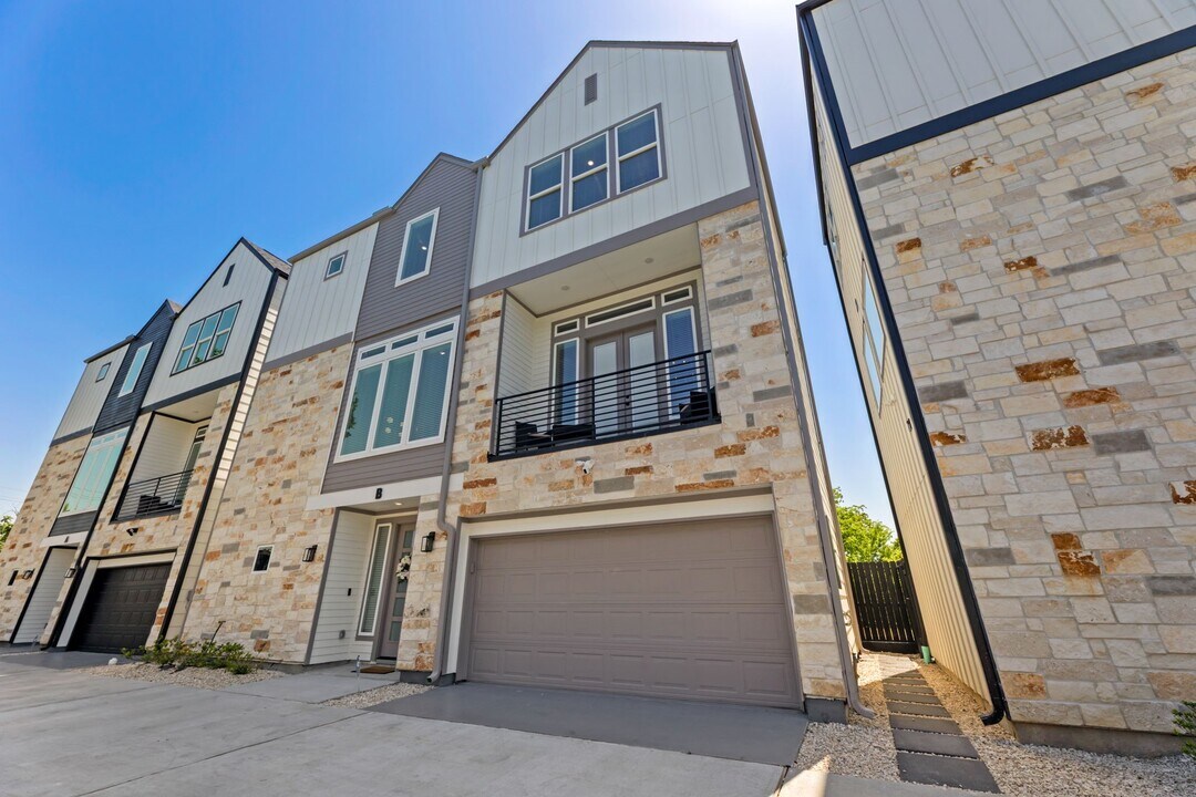 8521 B St in Houston, TX - Building Photo