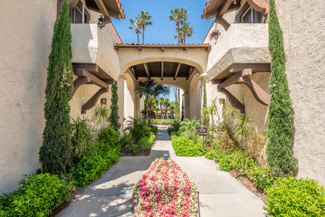 The Maddox in Huntington Beach, CA - Foto de edificio - Building Photo