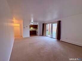 1125 Waterbury Rd in Cheshire, CT - Building Photo