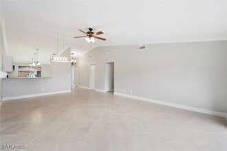 6474 Royal Woods Dr in Ft. Myers, FL - Building Photo - Building Photo