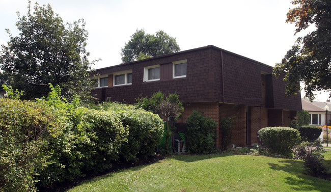 6 Litchfield Ct in Toronto, ON - Building Photo - Building Photo