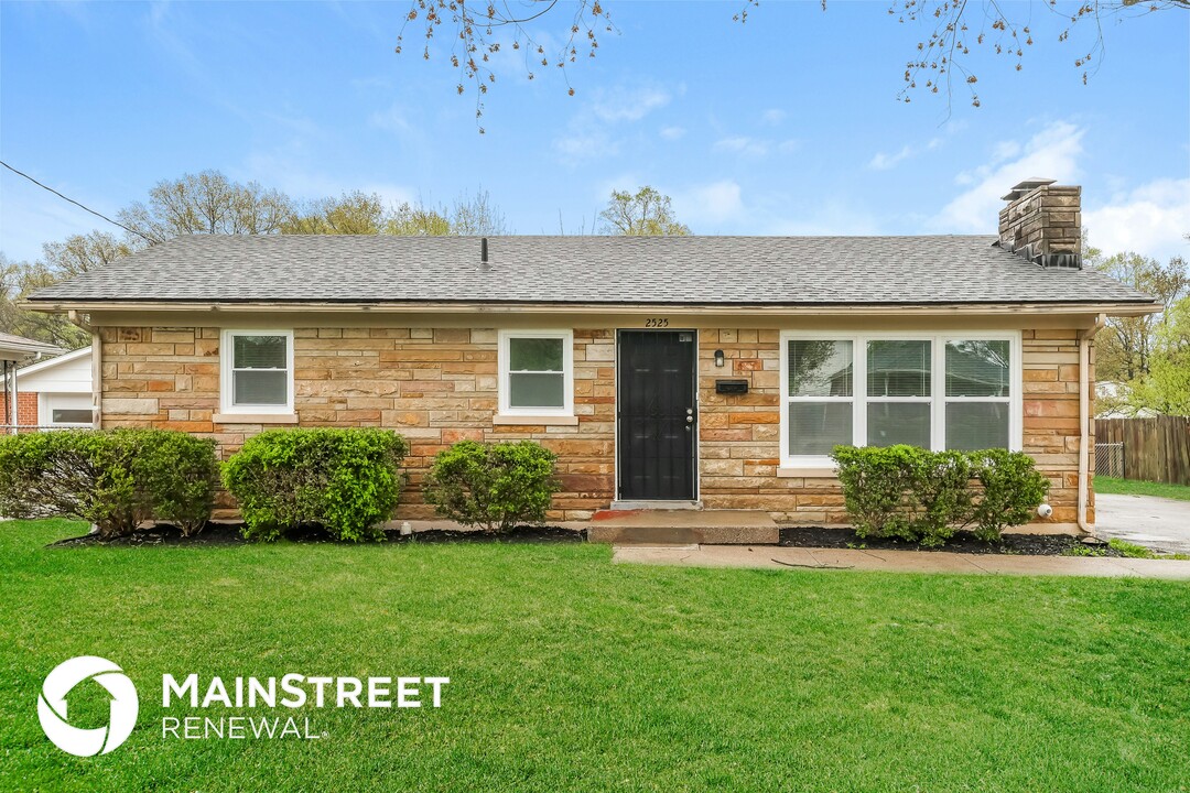 2525 Coronet Dr in Louisville, KY - Building Photo