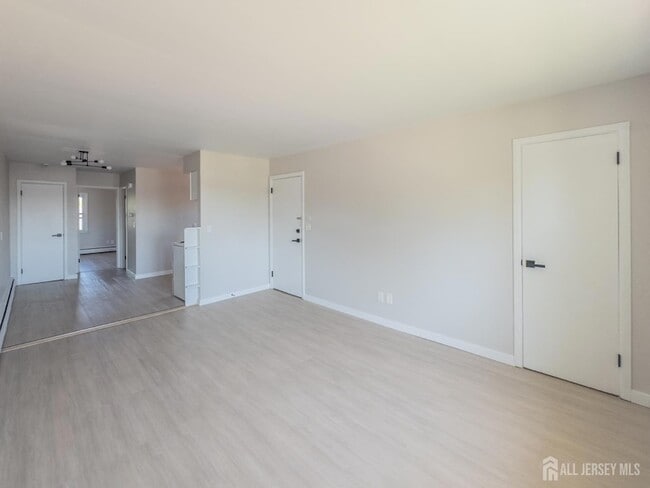 13 Pekola Terrace in Carteret, NJ - Building Photo - Building Photo
