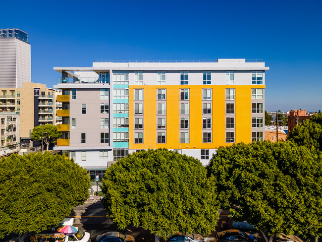 Onyx in Los Angeles, CA - Foto de edificio - Building Photo