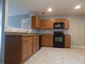 16905 Thorntree Ct in Justin, TX - Foto de edificio - Building Photo