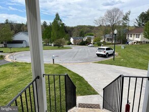 994 View Crest Ct in Front Royal, VA - Building Photo - Building Photo