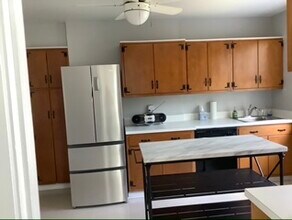 290 Bruce Park Ave, Unit #4 in Greenwich, CT - Foto de edificio - Building Photo