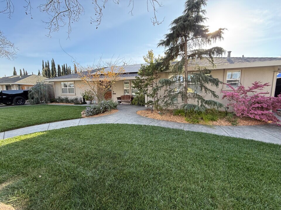 1225 Lincoln St, Unit Main Home in Fairfield, CA - Foto de edificio