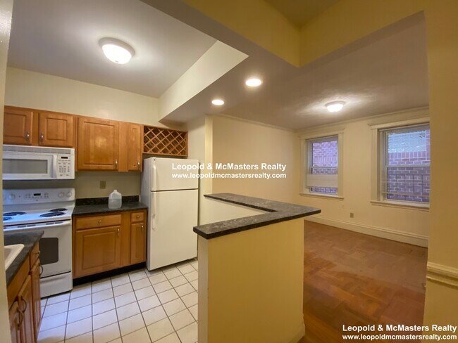 48 Queensberry St, Unit A