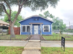 933 Lamar St in San Antonio, TX - Building Photo - Building Photo