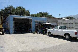 1069 E Harvard Blvd in Santa Paula, CA - Foto de edificio - Building Photo