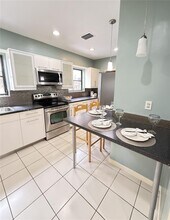 5760 SW 55th St in Miami, FL - Building Photo - Building Photo