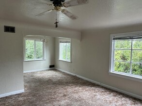1220 Chester Ave in Bremerton, WA - Building Photo - Building Photo