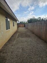 17960 Swaps Ct in Tehachapi, CA - Foto de edificio - Building Photo