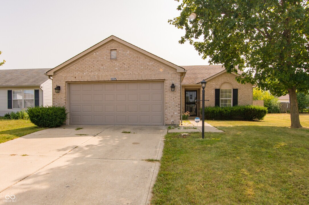 10915 Mistflower Way in Indianapolis, IN - Building Photo