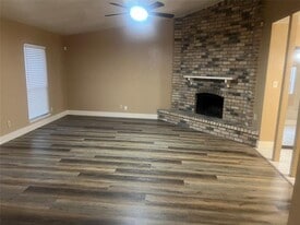 3017 Weather Vane Ln in Dallas, TX - Building Photo