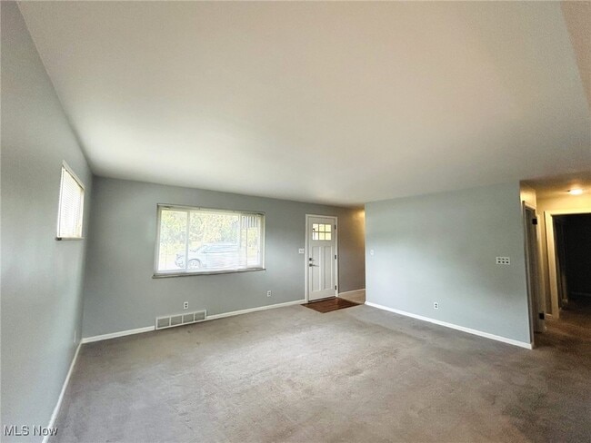 424 Lee Rd in Follansbee, WV - Building Photo - Building Photo