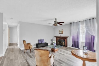 6630 Lindbrook Way in Sacramento, CA - Foto de edificio - Building Photo