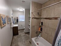 4604 Gunter St photo'