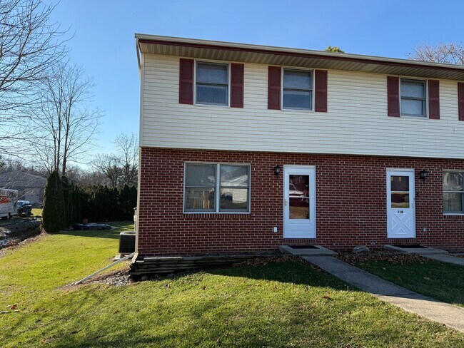 110-112 Fridy St in Mountville, PA - Building Photo - Building Photo