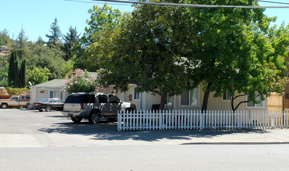 450 Cloverdale Blvd in Cloverdale, CA - Building Photo