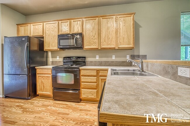 property at 1469 NE Lockheart Ln