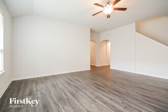 119 Lk Wy Cir in Anahuac, TX - Building Photo - Building Photo