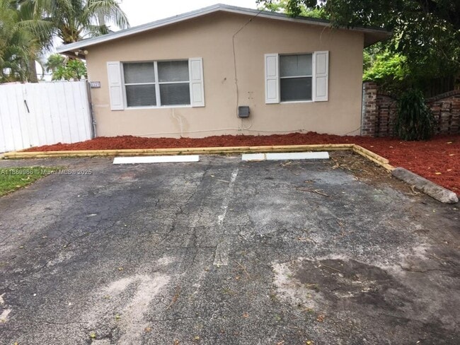 1123 NE 16th Ct in Fort Lauderdale, FL - Building Photo - Building Photo