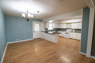 2702 54th St in Lubbock, TX - Building Photo - Building Photo