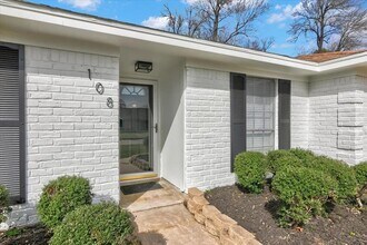 108 Sparrow Way in Beaumont, TX - Building Photo - Building Photo