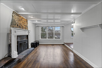 14 Buell St in North Haven, CT - Building Photo - Building Photo