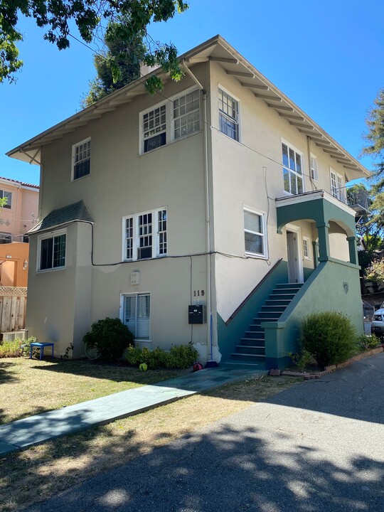 119 E Poplar Ave in San Mateo, CA - Building Photo