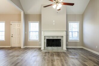 5130 Villas Terrace in Stone Mountain, GA - Foto de edificio - Building Photo