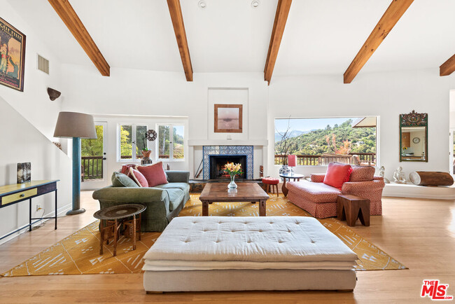 1410 N Topanga Canyon Blvd in Topanga, CA - Foto de edificio - Building Photo
