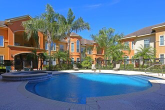 Redwood Apartments in McAllen, TX - Foto de edificio - Building Photo