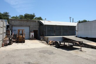 1069 E Harvard Blvd in Santa Paula, CA - Foto de edificio - Building Photo