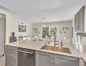 828 Angelus Ave in San Diego, CA - Building Photo - Building Photo