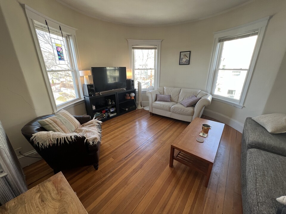 51 Ibbetson St, Unit 3 in Somerville, MA - Building Photo