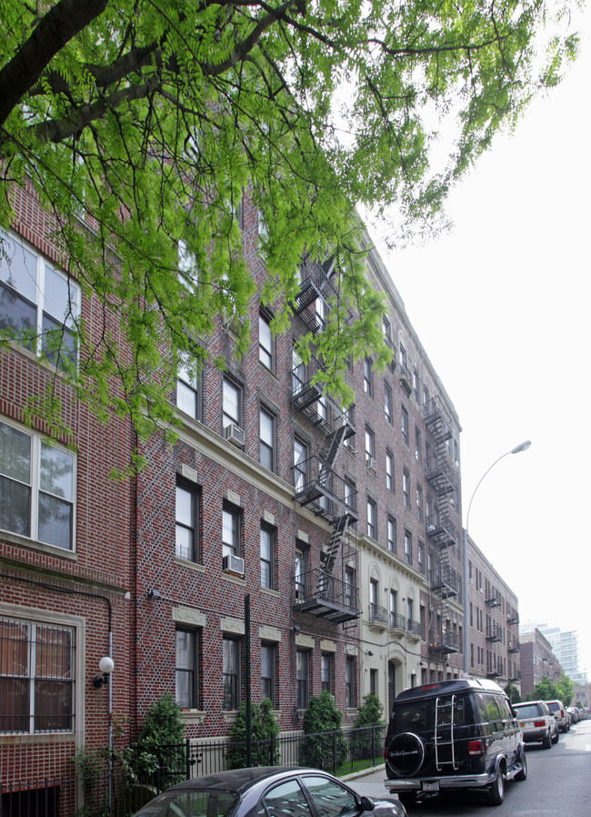 326 Lincoln Pl in Brooklyn, NY - Foto de edificio - Building Photo